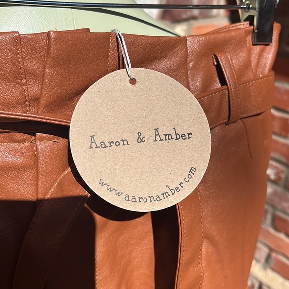 Aaron and Amber faux leather shorts size Large - Picture 4 of 7